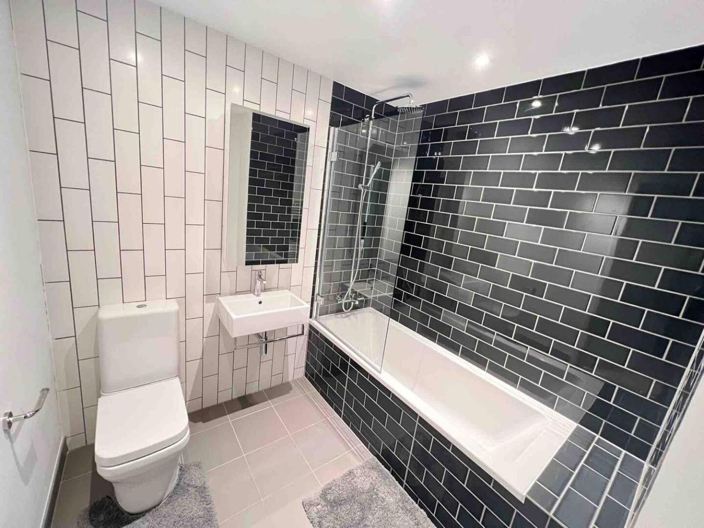 Ds Rentals - Entire 1 Bedroom Apartment London Exterior photo